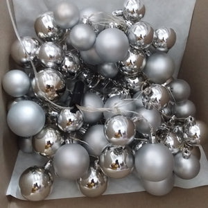 Cascade light's chain with XMAS ball (string-L:120cm) shiny silver & matt silver balls